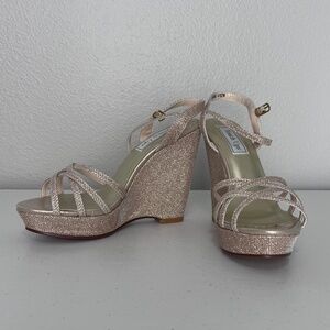 Touch Ups Women Jaden Wedge Sandal size 8M